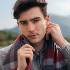John Hanly Merino Wollen Sjaal Houtskool Zilver Rood Geruit